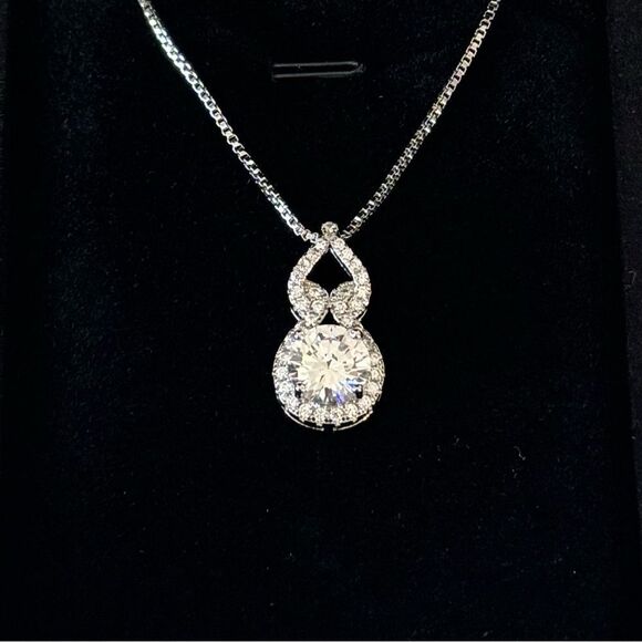 925 Sterling Silver Moissanite Pendant Necklace NWOT - Picture 4 of 4